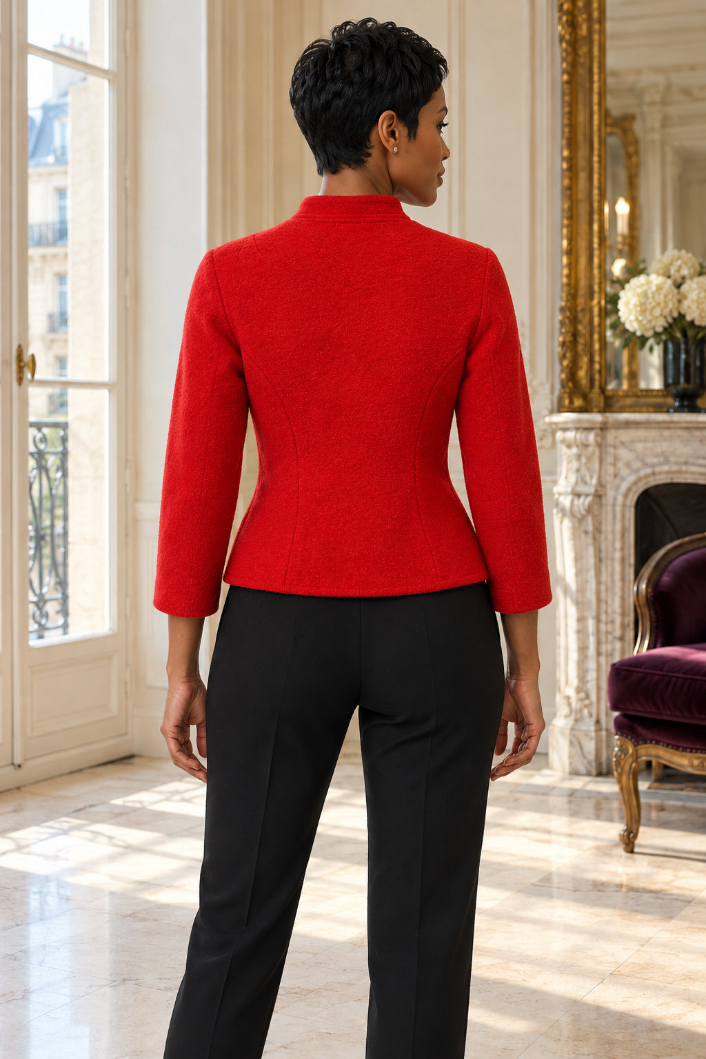Veste courte en laine rouge vue de dos