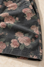 Détail de l'imprimé fleurs roses sur denim anthracite et de l'ourlet surpiqué