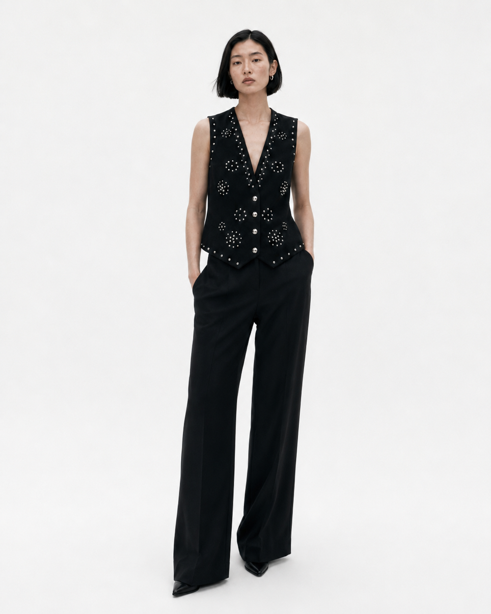 Gilet noir structuré à clous argentés et diamants
