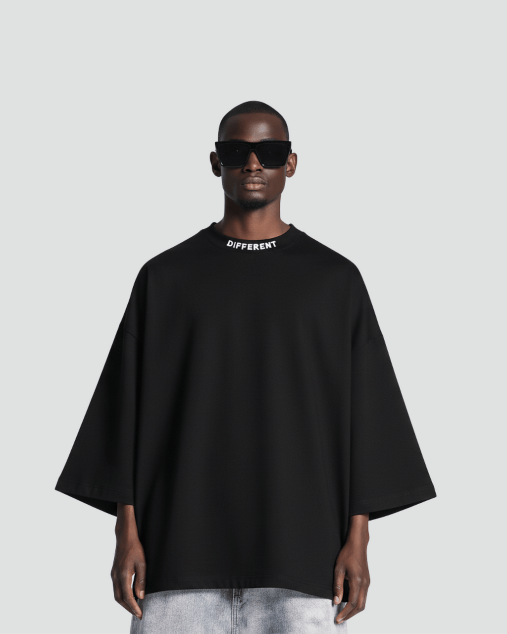T-shirt Basic Brodé DIFFERENT Noir Oversize