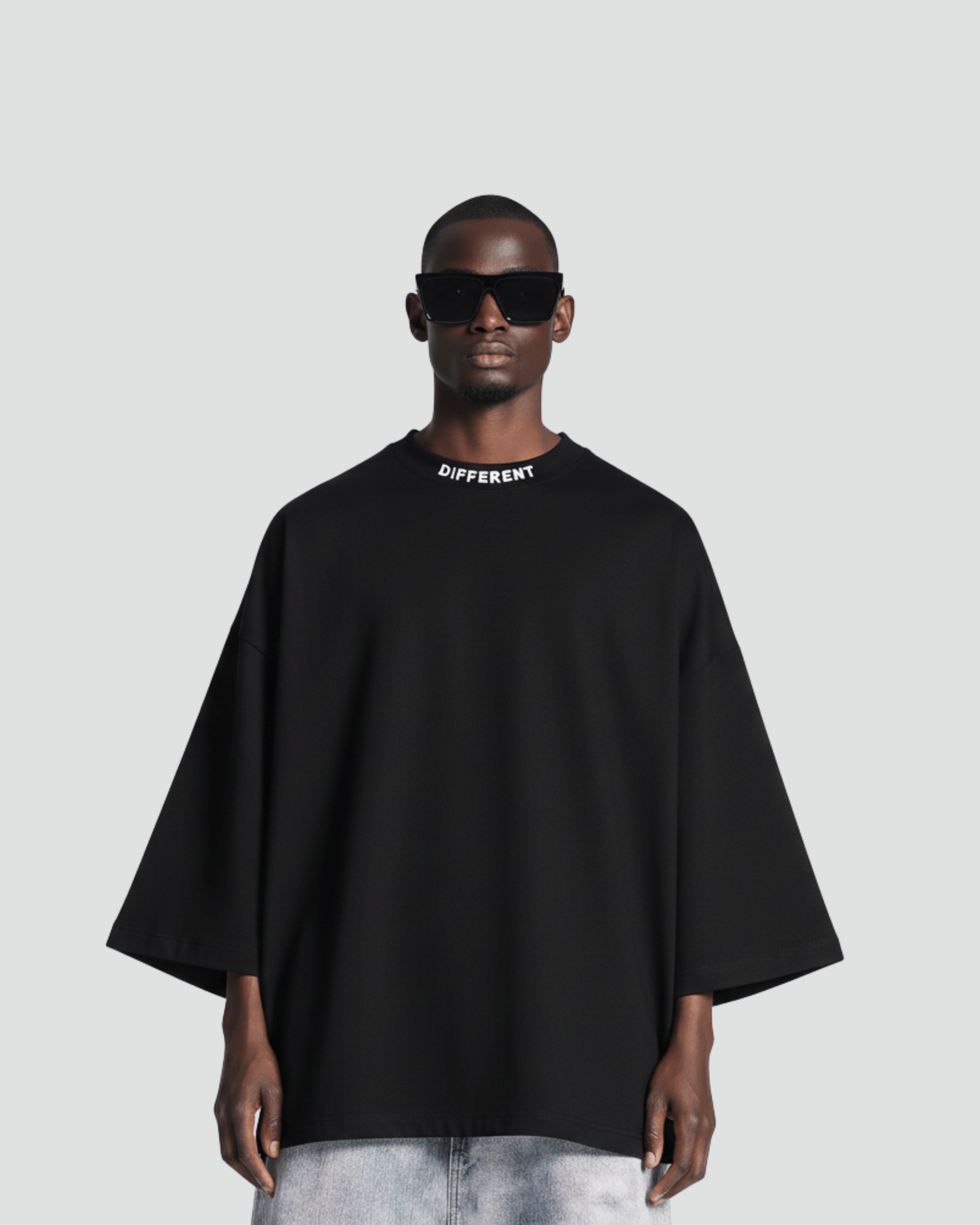 T-shirt Basic Brodé DIFFERENT Noir Oversize