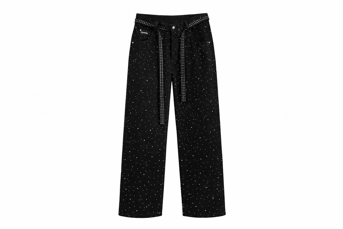 Jean à plat strass denim noir de face édition limitée DIFFERENT fond blanc