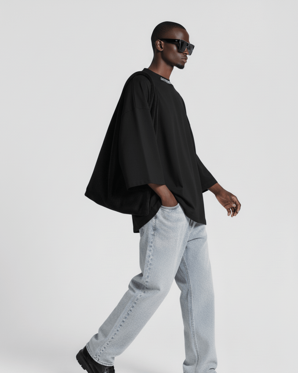 T-shirt Basic Brodé DIFFERENT Noir Oversize