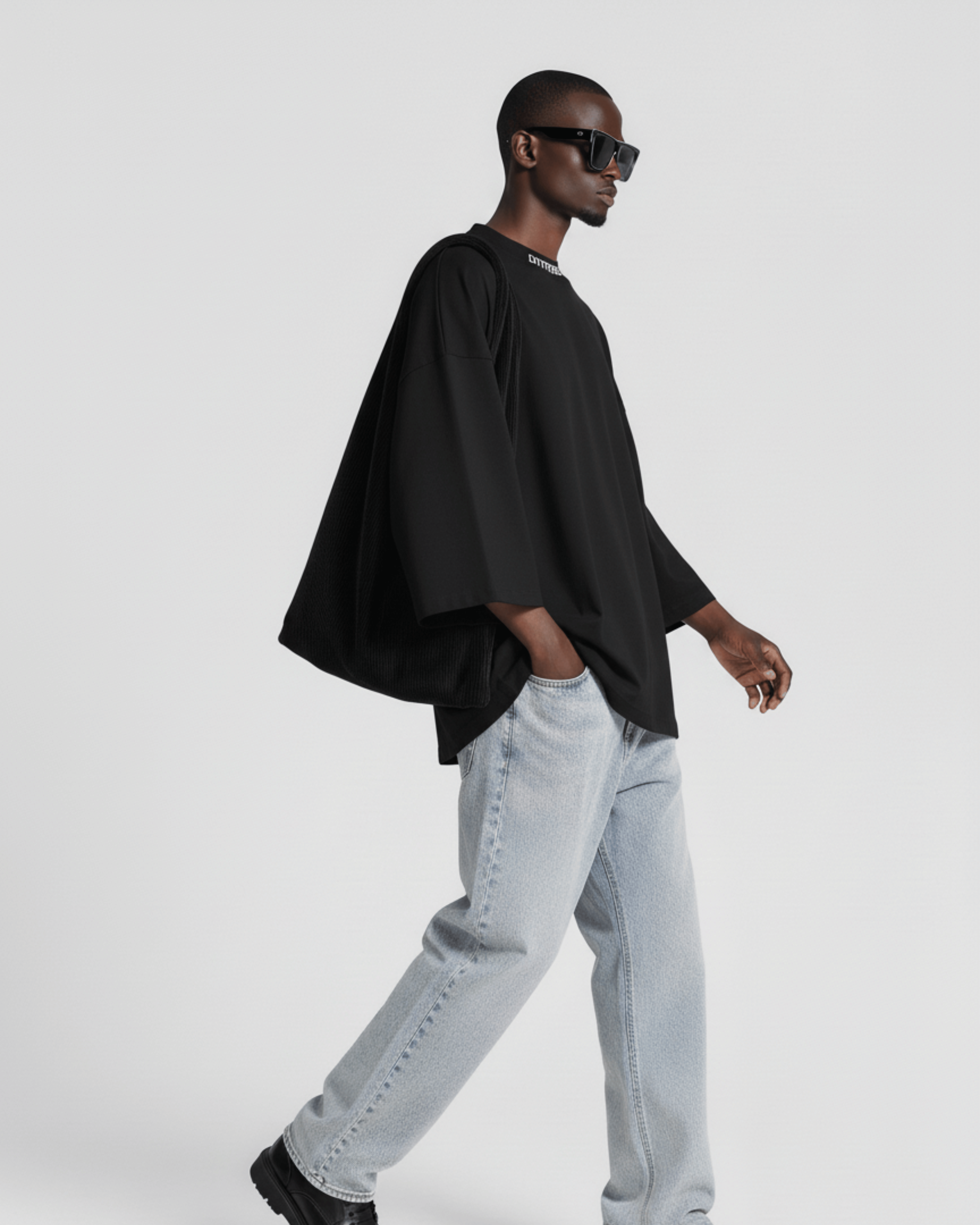 T-shirt Basic Brodé DIFFERENT Noir Oversize