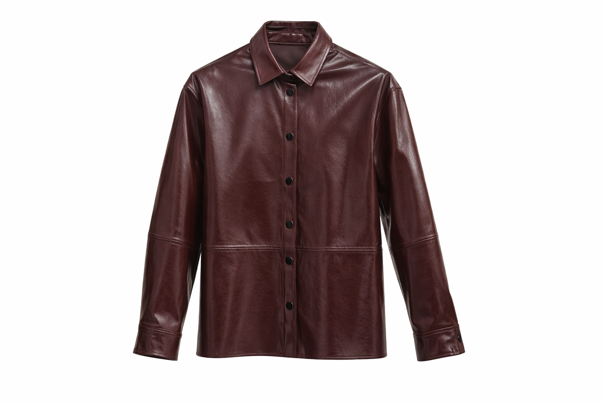 Photo studio bordeaux fond blanc Veste simili cuir bordeaux streetwear paris — DIFFÉRENT officiel