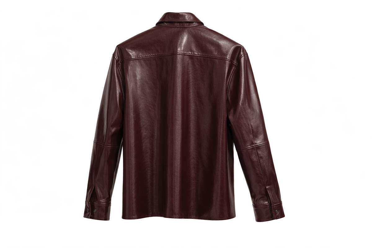 Photo studio bordeaux de dos fond blanc Veste simili cuir bordeaux streetwear paris — DIFFÉRENT officiel