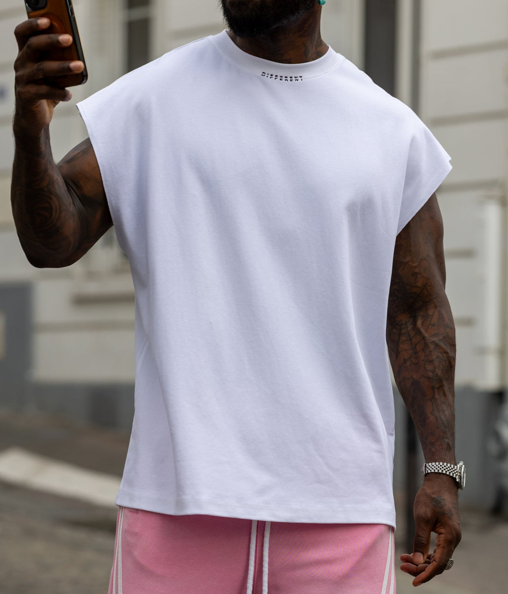 T-shirt DIFFERENT t-shirt blanc oversize et pantalon rose streetwear à bandes blanches – vue de face