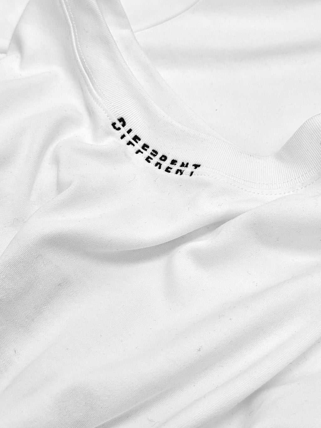 T-shirt blanc oversize femme coupe ample minimaliste premium - Détails