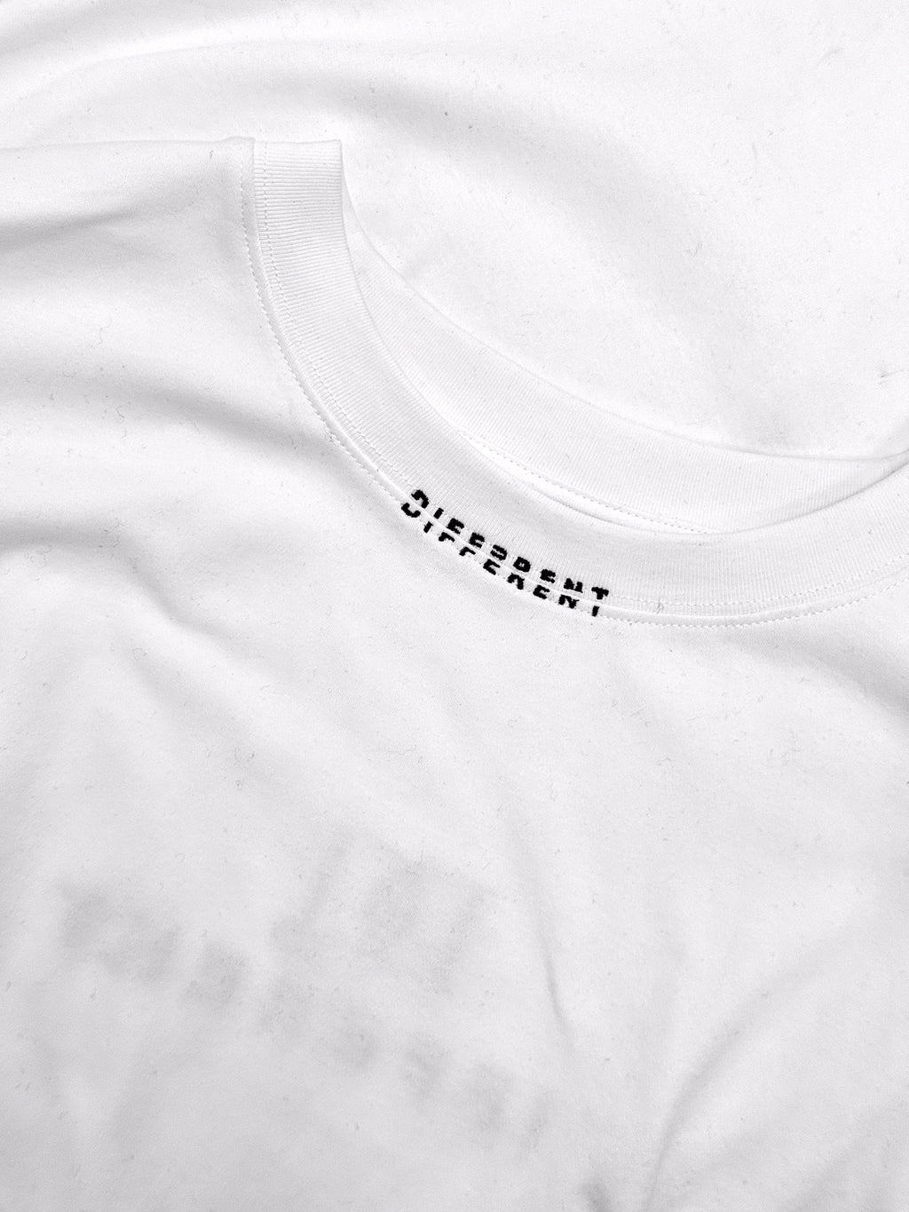 T-shirt blan logo col oversize femme coupe ample minimaliste premium - Détails