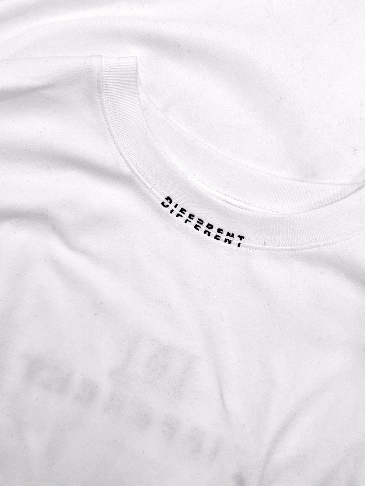 T-shirt blan logo col oversize femme coupe ample minimaliste premium - Détails