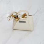 Mini sac DIFFERENT ivoire avec foulard imprimé blanc et doré, style chic et élégant.