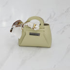 Mini sac DIFFERENT vert sauge avec foulard imprimé blanc et marron, design structuré et poignée arrondie.