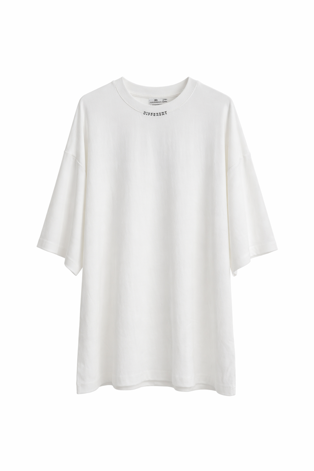  Photo studio  de face T-shirt  blanc plat coton oversize unisexe édition limitée DIFFÉRENT fond blanc