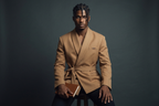 Look face mannequin homme Blazer marron cintré unisexe profil mode urbaine parisienne DIFFERENT