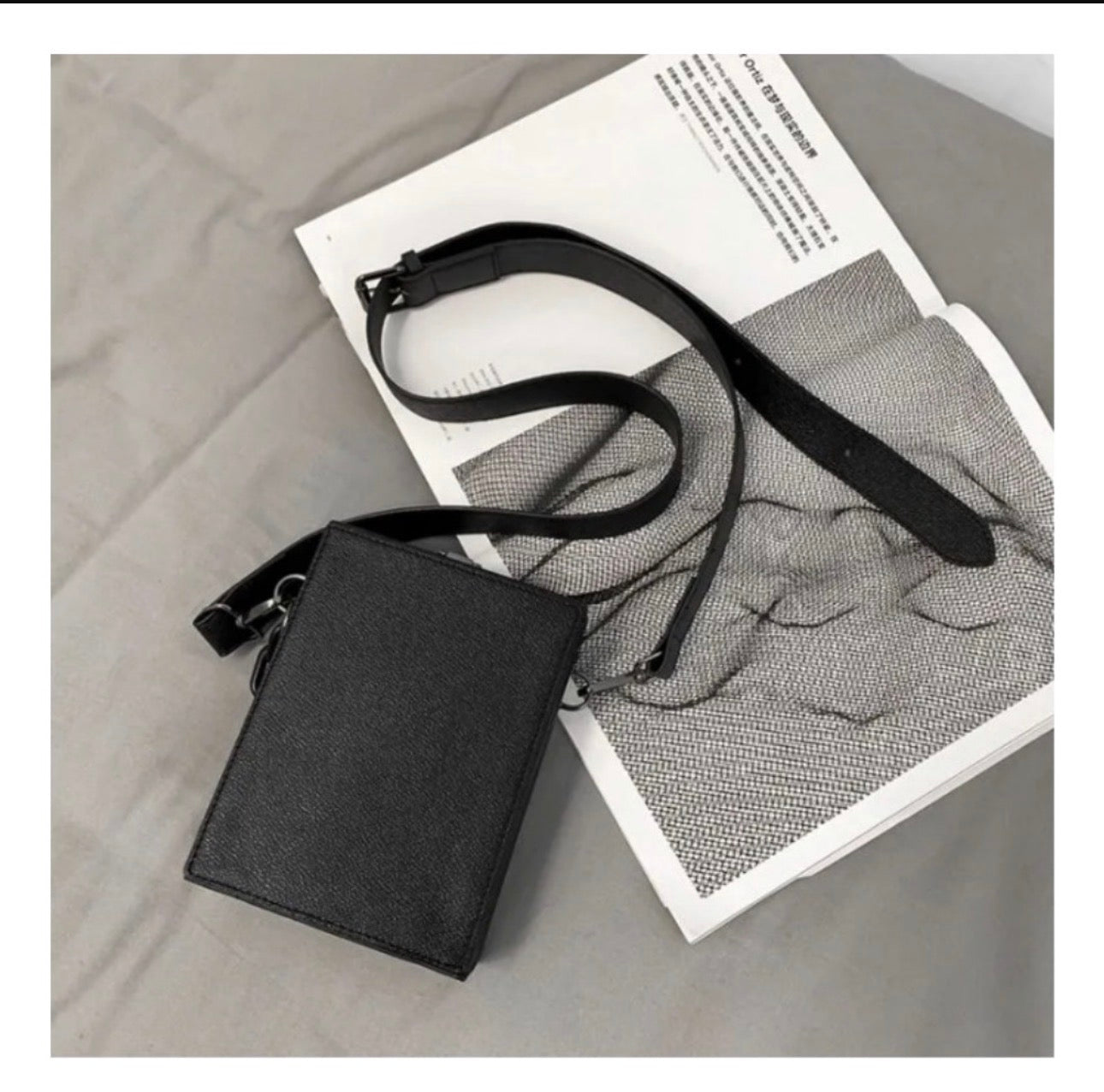 Petite sacoche bandoulière unisex - DIFFÉRENT