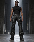 Homme portant le pantalon cargo noir en simili cuir à chaînes DIFFERENT avec débardeur col montant noir, vue de face – DIFFERENT Paris