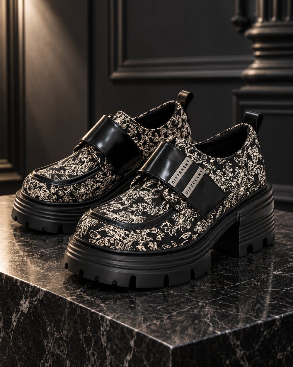 Women's platform shoes – Black and ecru baroque print