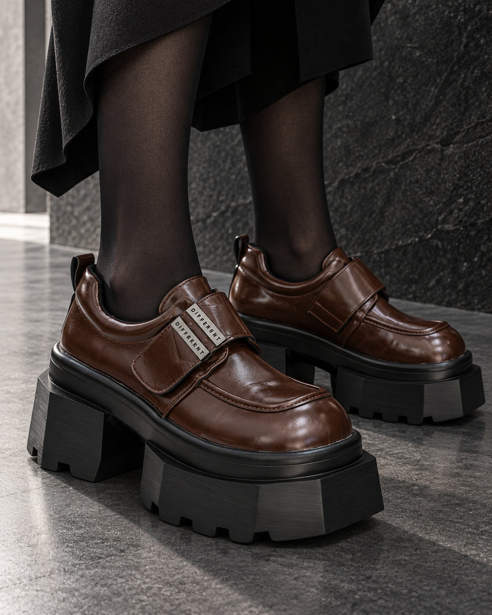Women's black platform shoes – Glossy brown faux leather