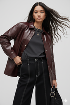 Mannequin vue face Veste cuir bordeaux unisexe coupe courte mode urbaine DIFFERENT
