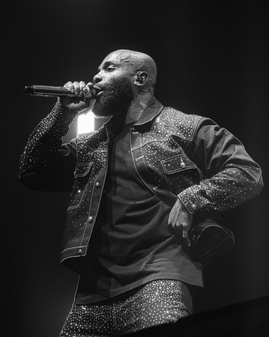 Kaaris en concert en tenue à strass DIFFERENT