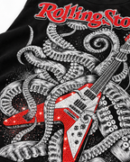Détail du visuel en strass : pieuvre et guitare Flying V argent et rouge, débardeur Rockstar – DIFFERENT Paris