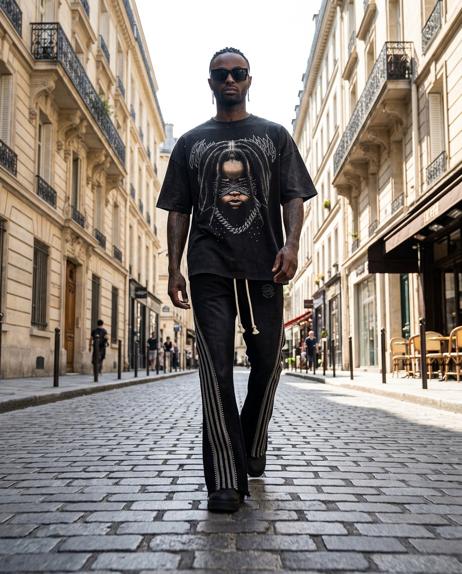 T-shirt Vintage Baby Hype oversize noir porté avec un pantalon à bandes dans une rue de Paris – DIFFERENT Paris