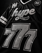 Détail du numéro 777 entièrement en strass, maillot Hype Or Nothing – DIFFERENT Paris