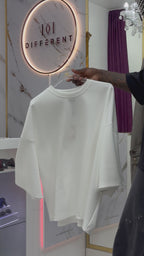 Vidéo/motion T-shirt blanc polyester oversize mode urbaine parisienne DIFFÉRENT officiel