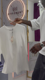 Vidéo produit T-shirt coton épais oversize blanc vêtement unisexe DIFFERENT Paris