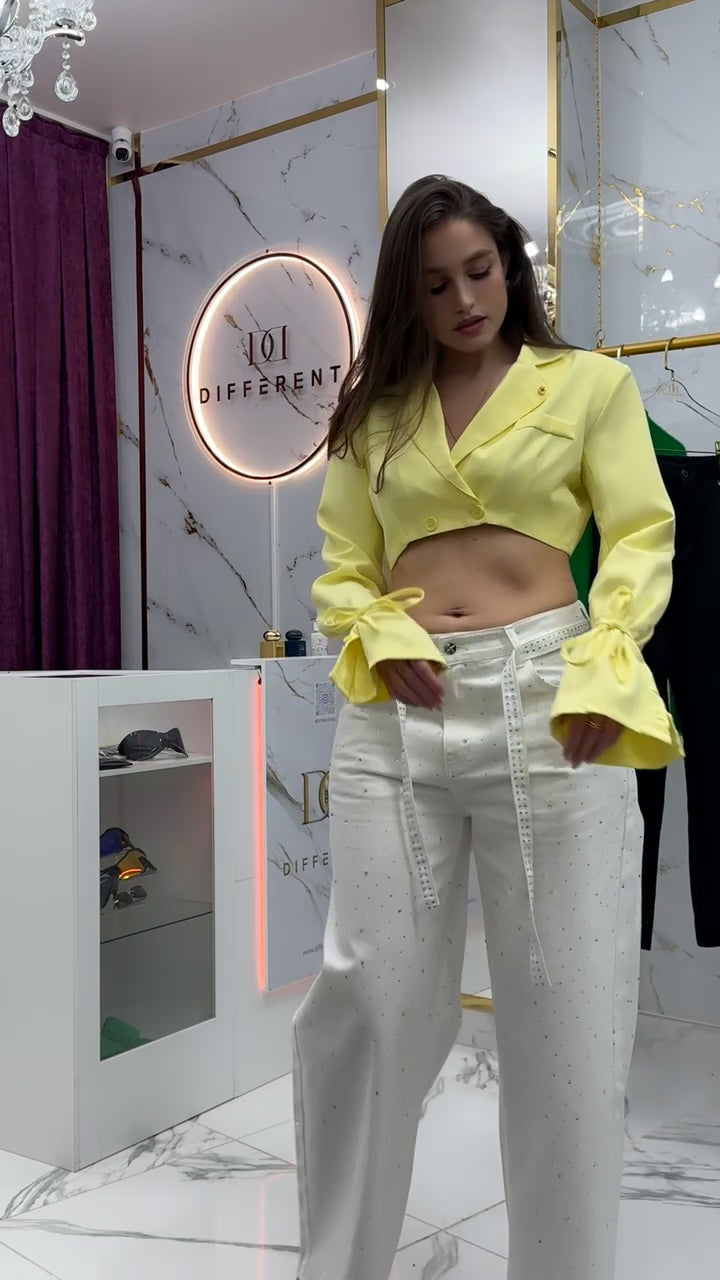 Vidéo/motion look Blazer crop top jaune femme style parisien édition limitée DIFFERENT
